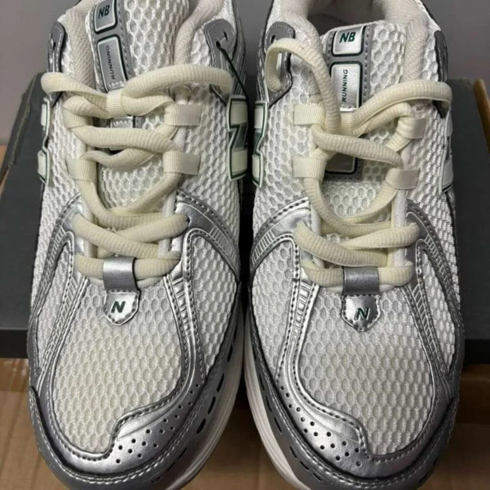 New balance unisex shoes size 5 women 8 color white and silver